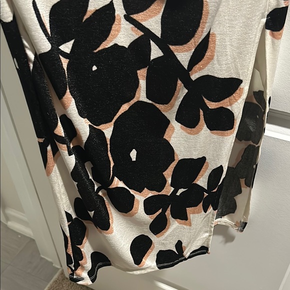 Forever 21 Black and White Floral Dress Medium - Picture 4 of 4